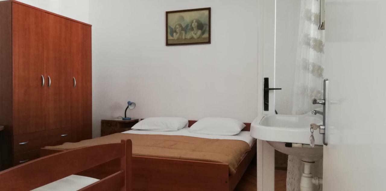 Marina Apartment End Rooms Вела-Лука Экстерьер фото
