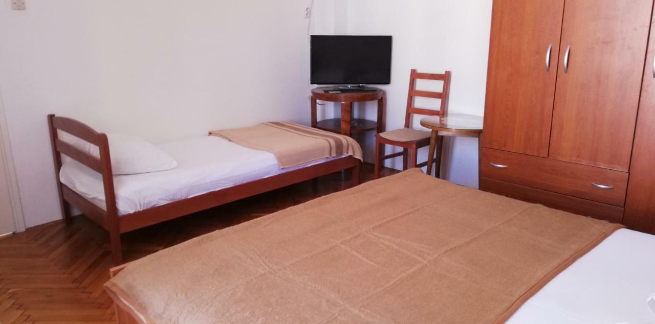 Marina Apartment End Rooms Вела-Лука Экстерьер фото