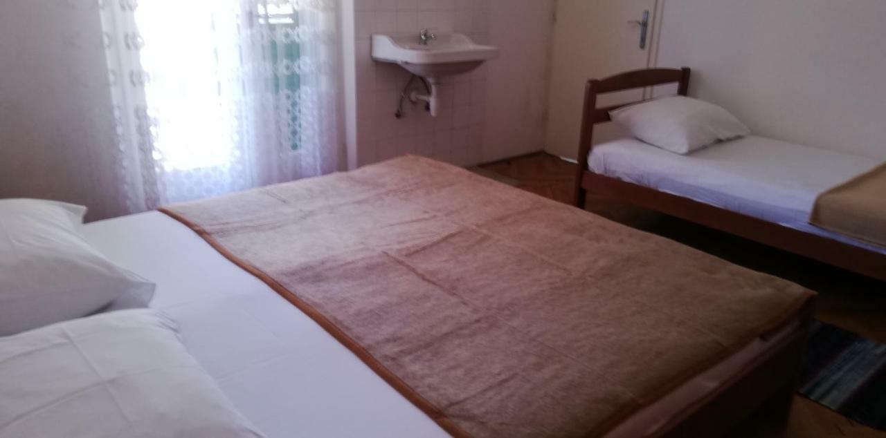 Marina Apartment End Rooms Вела-Лука Экстерьер фото