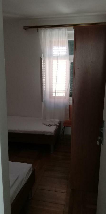 Marina Apartment End Rooms Вела-Лука Экстерьер фото