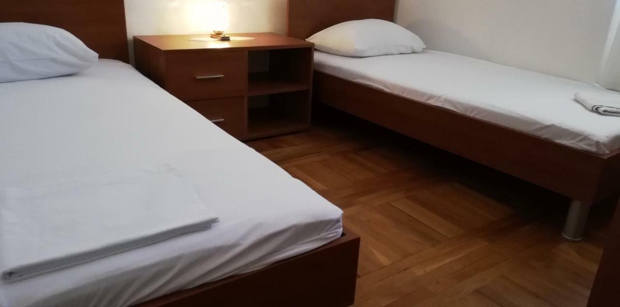 Marina Apartment End Rooms Вела-Лука Экстерьер фото