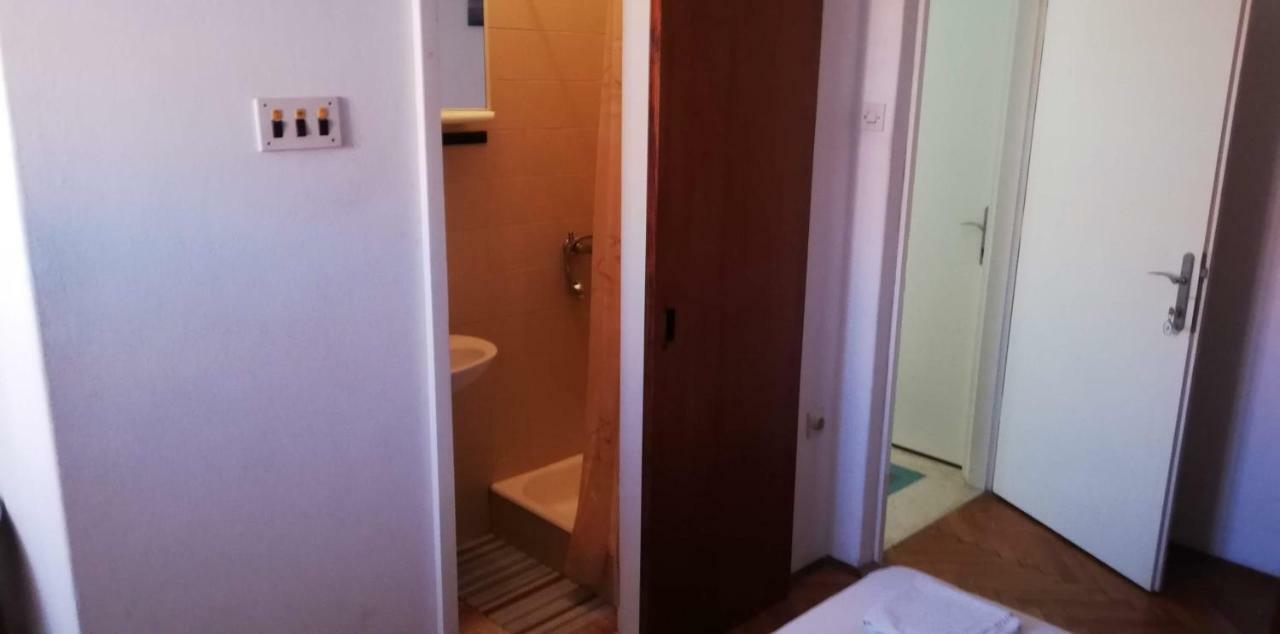 Marina Apartment End Rooms Вела-Лука Экстерьер фото