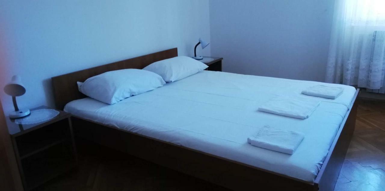 Marina Apartment End Rooms Вела-Лука Экстерьер фото
